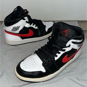 Nike Air Jordan 1 - Mid Chile size 10.5